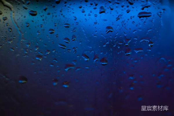 高清摄影 蓝背景上的雨滴