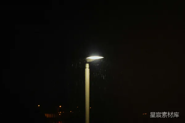 高清摄影 夜间闪光灯亮起