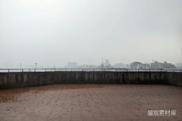 高清摄影 背景中有座城市的砖砌小径