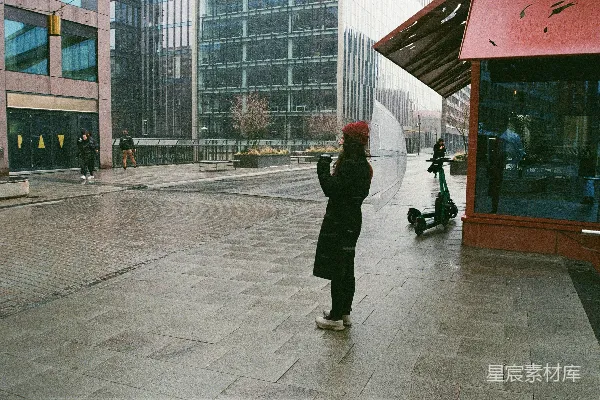 高清摄影 街上的一个人