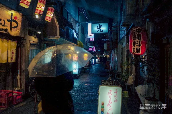 高清摄影 黑夹克的人手持伞在街道上夜间行走
