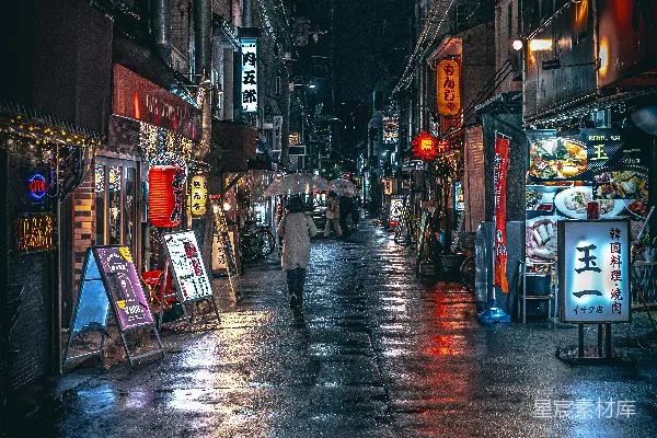 高清摄影 夜晚一个人走在街上