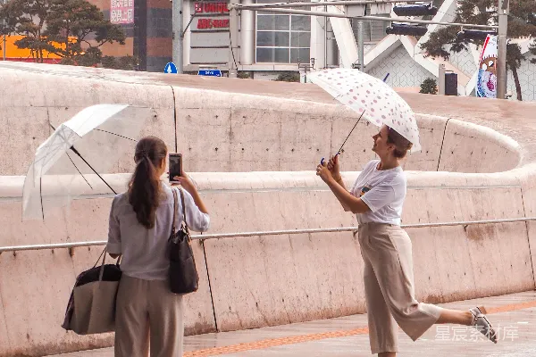 高清摄影 手持白色伞的女子