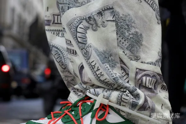 高清摄影 白色和黑色的耐克 Air Force 1 高帮鞋