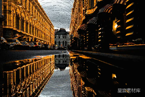 高清摄影 雨天沥青路面上的反光与云层下装饰精美的建筑物