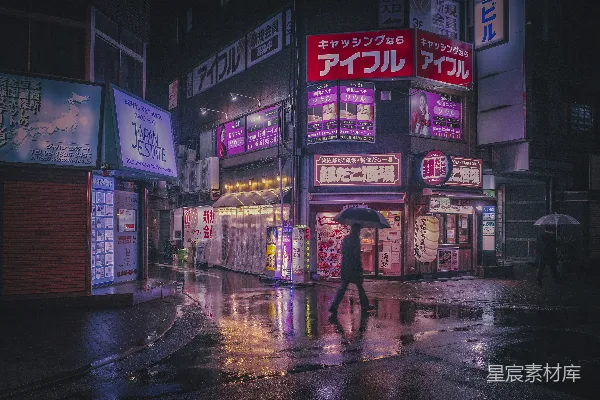 高清摄影 街上一个人手持雨伞走着