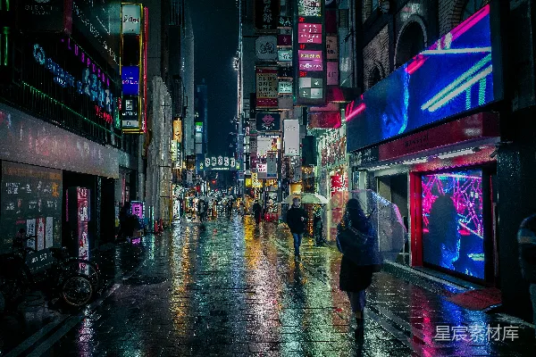 高清摄影 一群人在夜间走在街上