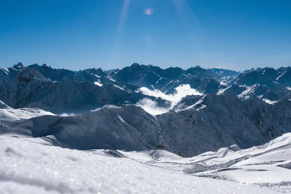 高清摄影 蓝天下的雪峰
