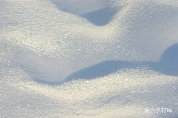 高清摄影 雪地里一个人的影子