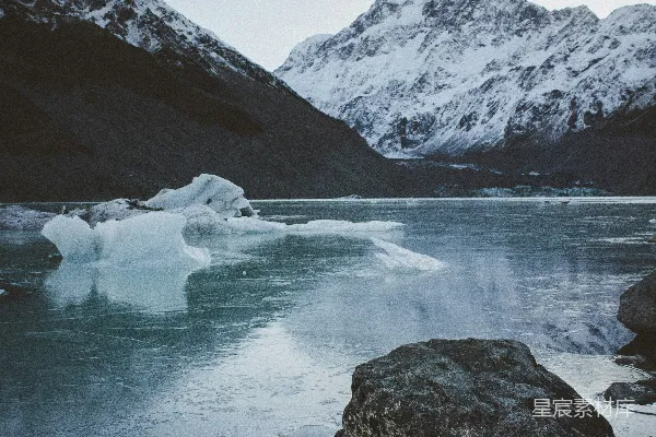 高清摄影 山傍水边
