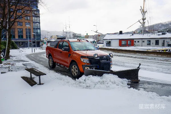 高清摄影 雪推车停在路边