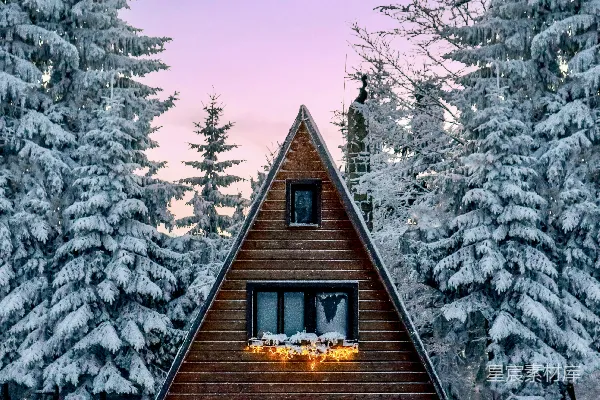 高清摄影 雪林中的一间小木屋