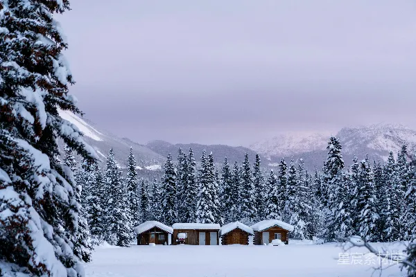 高清摄影 雪林中的一间小木屋