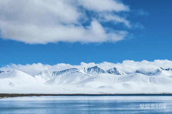 高清摄影 覆盖着白雪的山峦