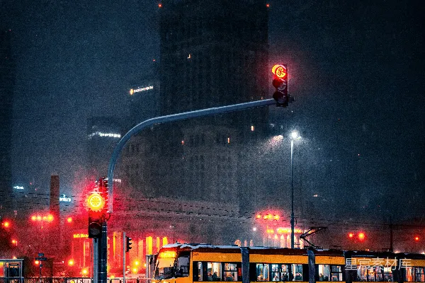 高清摄影 夜晚城市街道上覆盖着白雪
