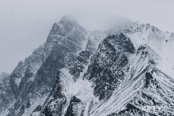 高清摄影 雪山背景下的天空