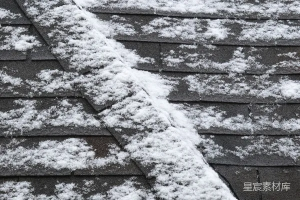 高清摄影 屋顶上覆盖着积雪的消防栓