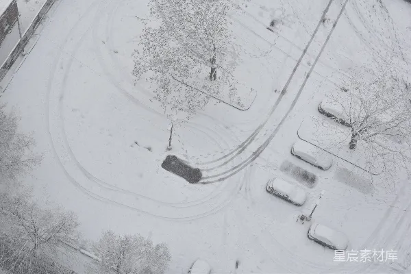 高清摄影 覆盖着白雪的停车场的一角