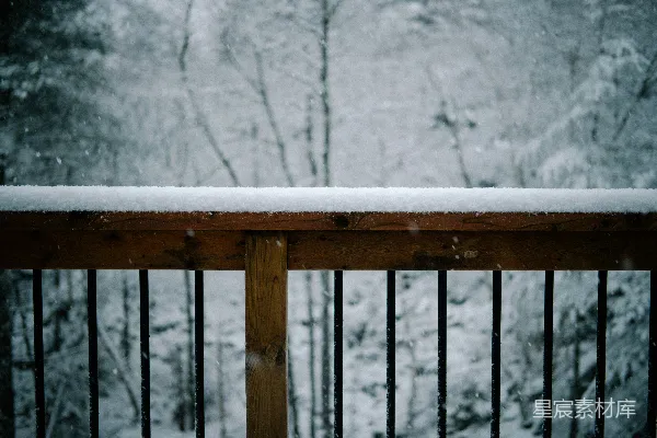 高清摄影 覆盖着雪的铁轨
