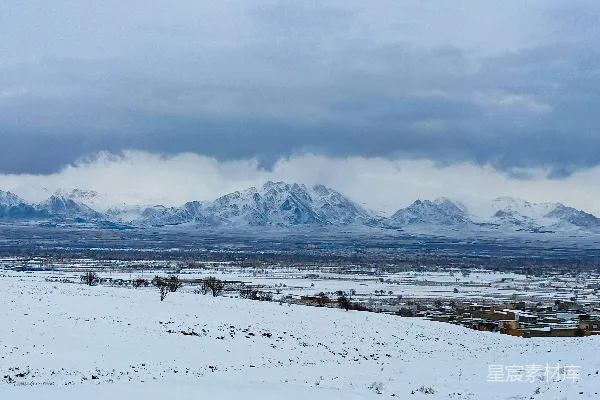 高清摄影 覆盖着白雪的远处山脉 landscapescape