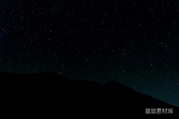高清摄影 夜空满是繁星，山峦之上。
