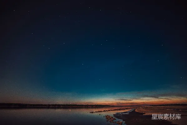 高清摄影 夜空中闪烁的水面