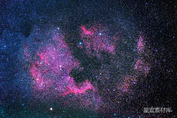 高清摄影 紫色和黑色的银河天空