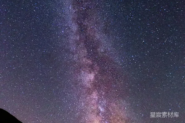 高清摄影 夜空满是星辰和银河
