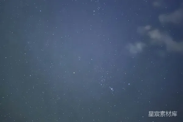 高清摄影 满天星空璀璨，数以万计的星星点缀其间。