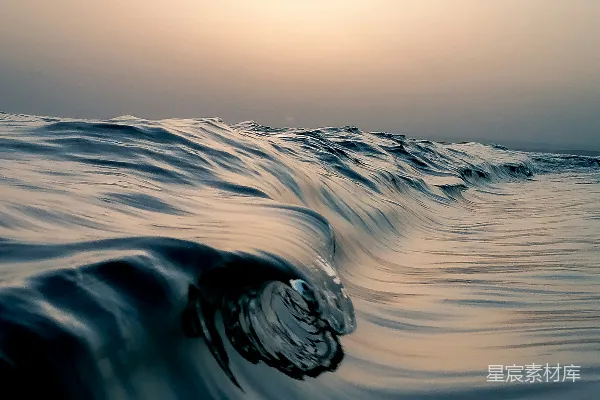高清摄影 体水中的水面波