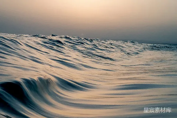 高清摄影 灰天下的海浪