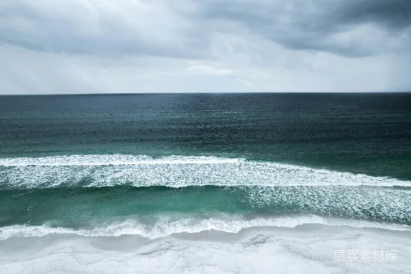 高清摄影 海滩上 waves crashing 的声音