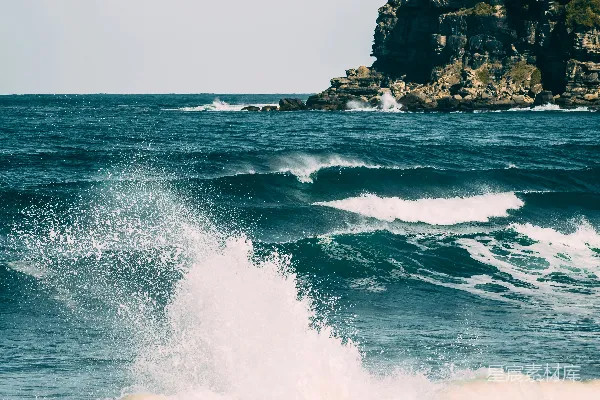 高清摄影 白天海浪拍击岩石海岸