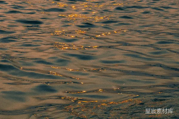 高清摄影 一幅夕阳下的水景画