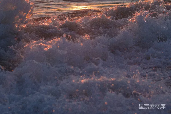 高清摄影 海滩上波浪的冲击
