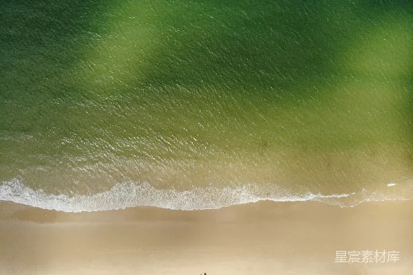 高清摄影 白天人在海浪上冲浪者