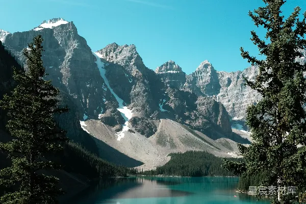 高清摄影 山脚下近体水的风景照片