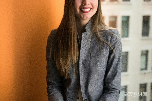 高清摄影 浅色夹克女人的近景照片