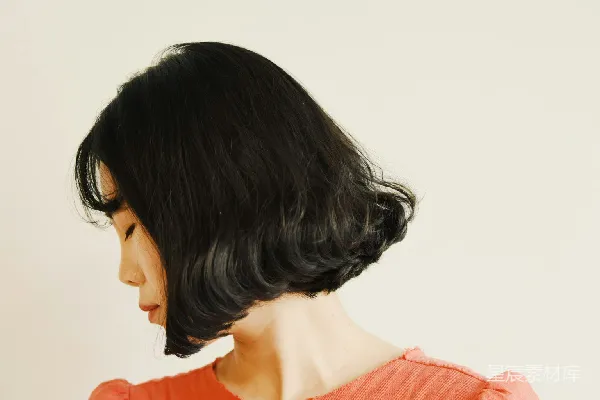 高清摄影 低头的女子