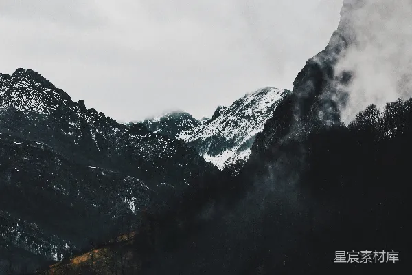 高清摄影 白雪覆盖的山峦