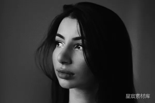 高清摄影 黑白照片中的一个女人