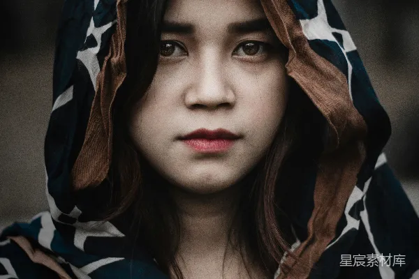 高清摄影 穿着黑色和棕色连衣裙的女人