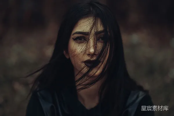 高清摄影 一头长发的女子穿着黑色上衣