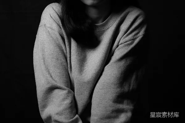 高清摄影 黑白照片中的一个女人