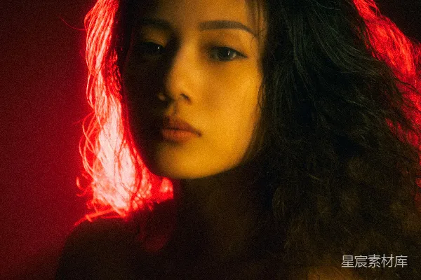 高清摄影 红发黑眼的女人