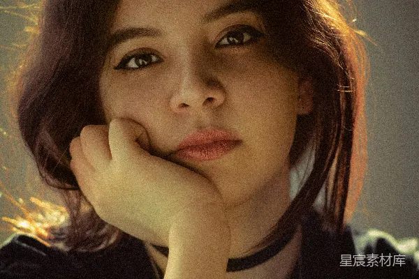 高清摄影 一个女人手捂着脸