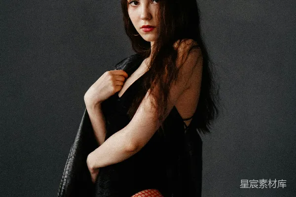 高清摄影 一条鱼网袜和长筒丝袜的女人摆姿势拍照