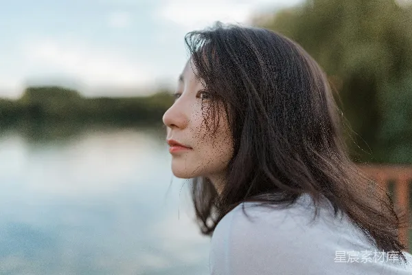 高清摄影 侧头的女人