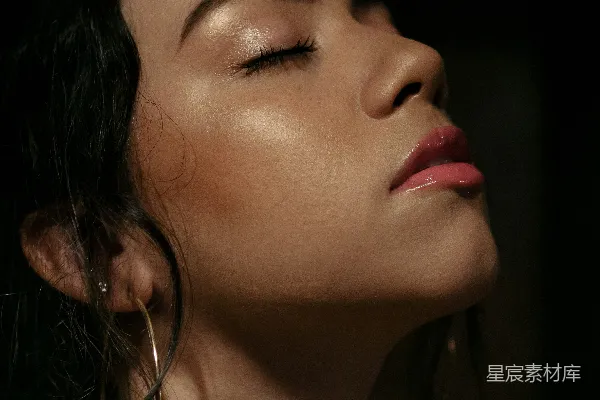 高清摄影 唇红眼黑的女人