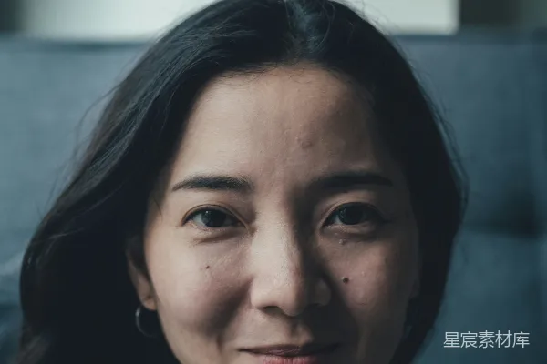 高清摄影 黑色上衣女人微笑